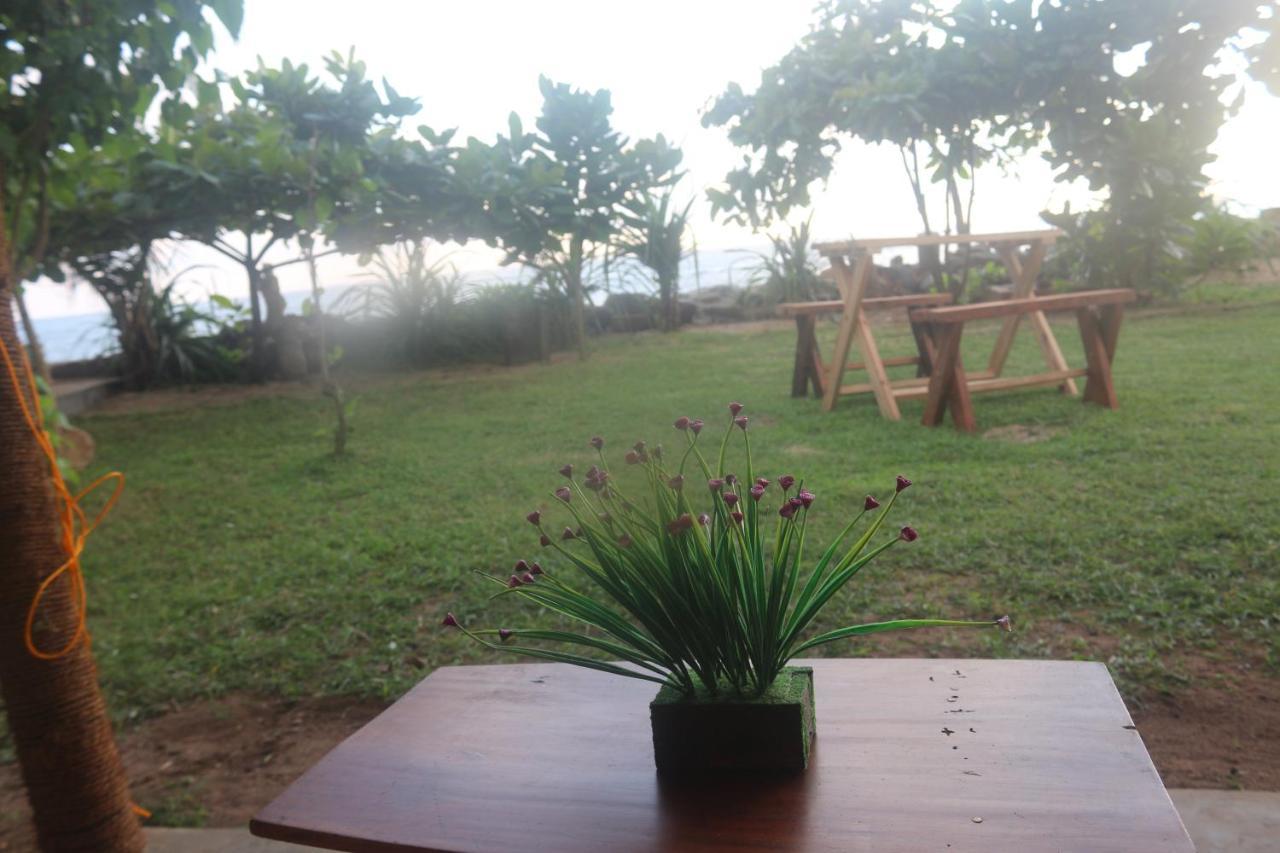 Beach Rip Rap Cabana And Guest Hotel Galle Exterior photo