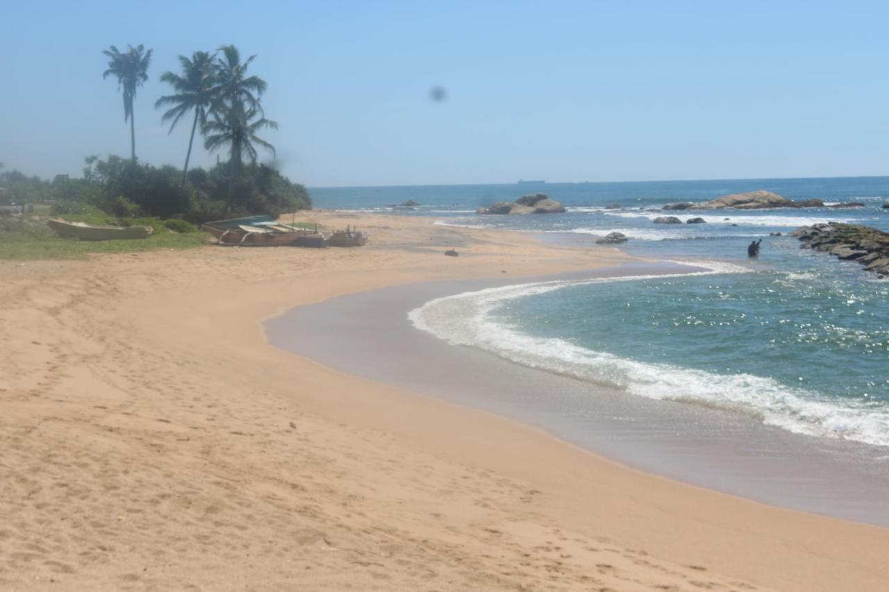 Beach Rip Rap Cabana And Guest Hotel Galle Exterior photo