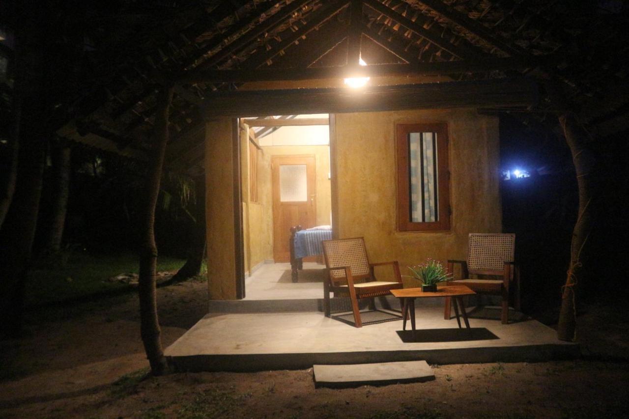 Beach Rip Rap Cabana And Guest Hotel Galle Exterior photo