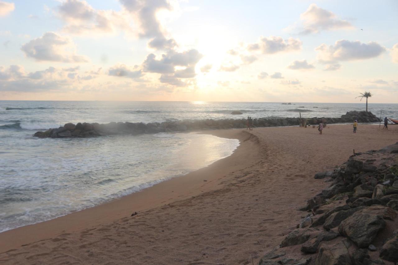 Beach Rip Rap Cabana And Guest Hotel Galle Exterior photo